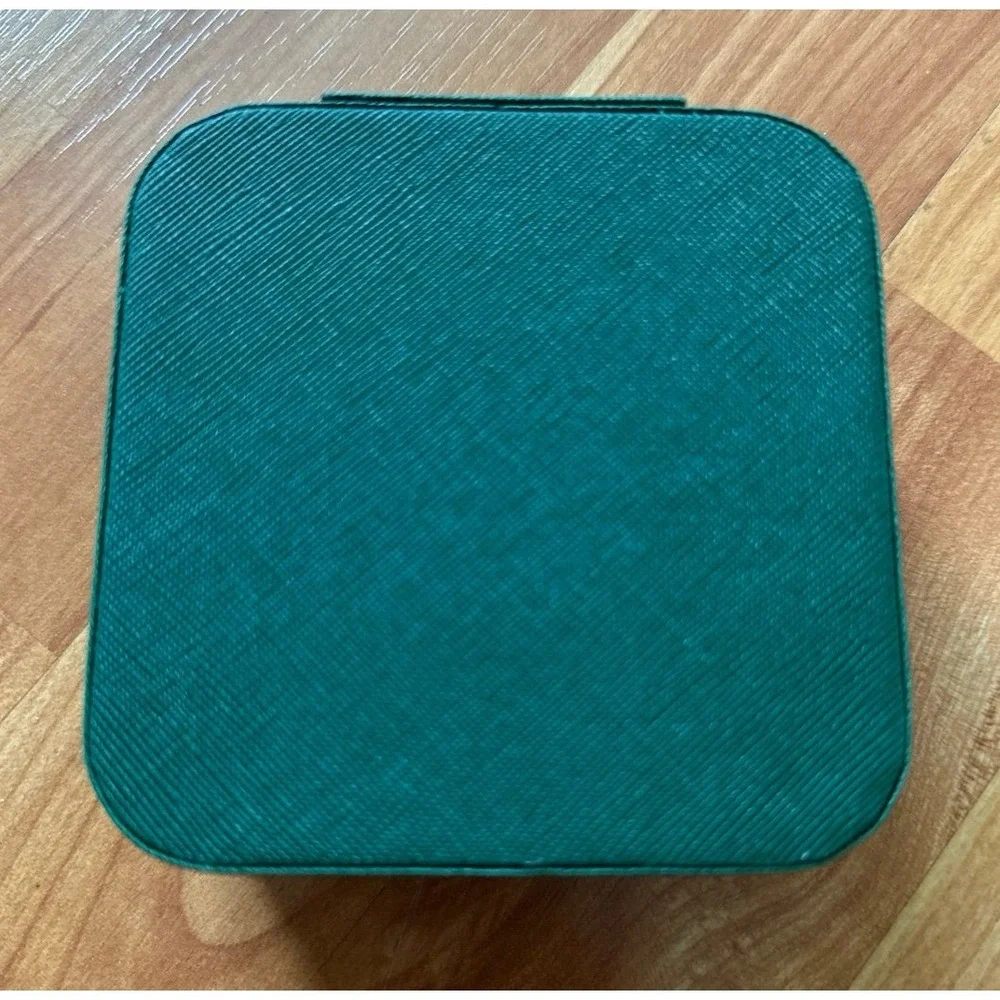 TRAVEL JEWELLERY BOX-IN GREEN FAUX LEATHER-‎ New !